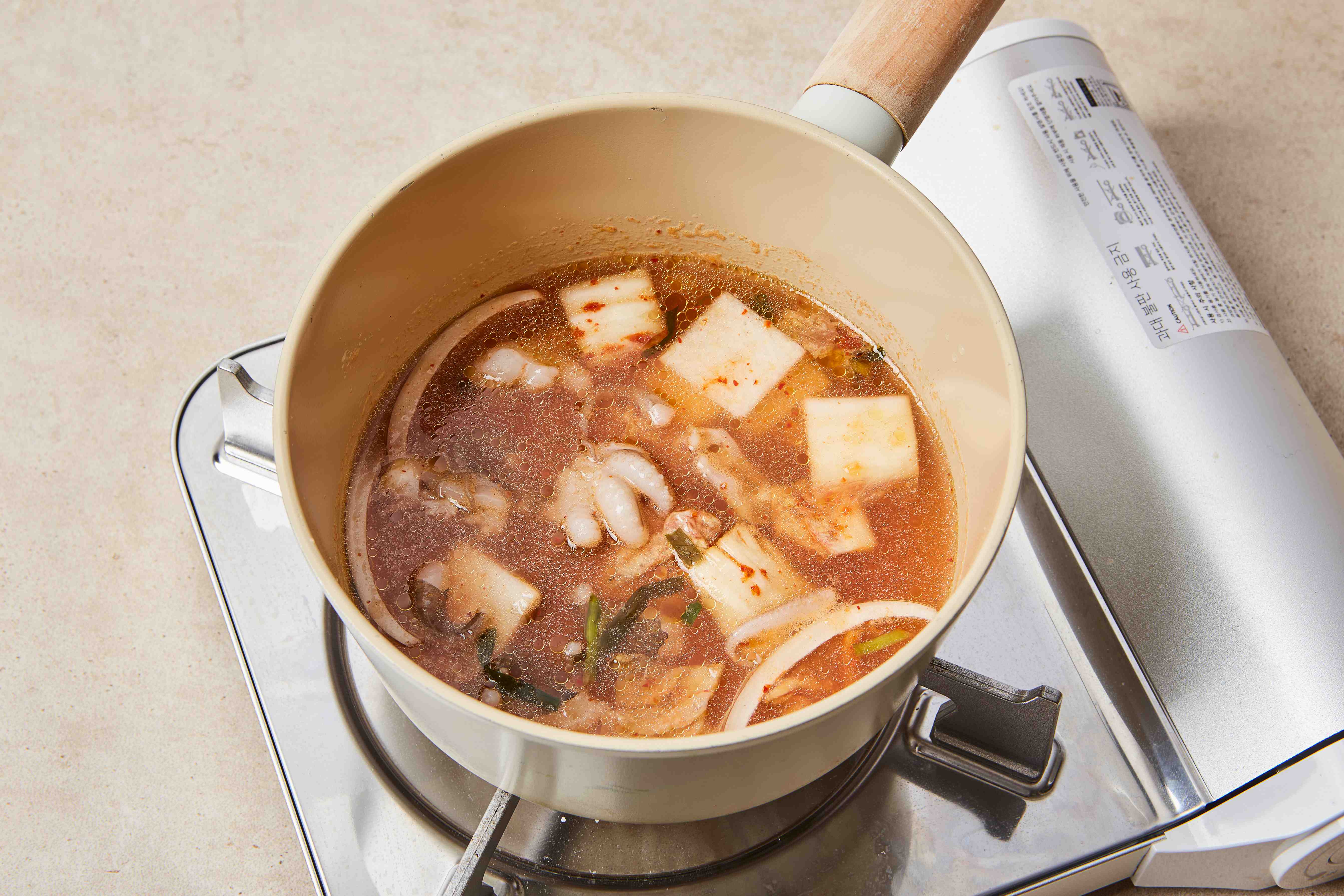해물김치찌개 만들기 4단계