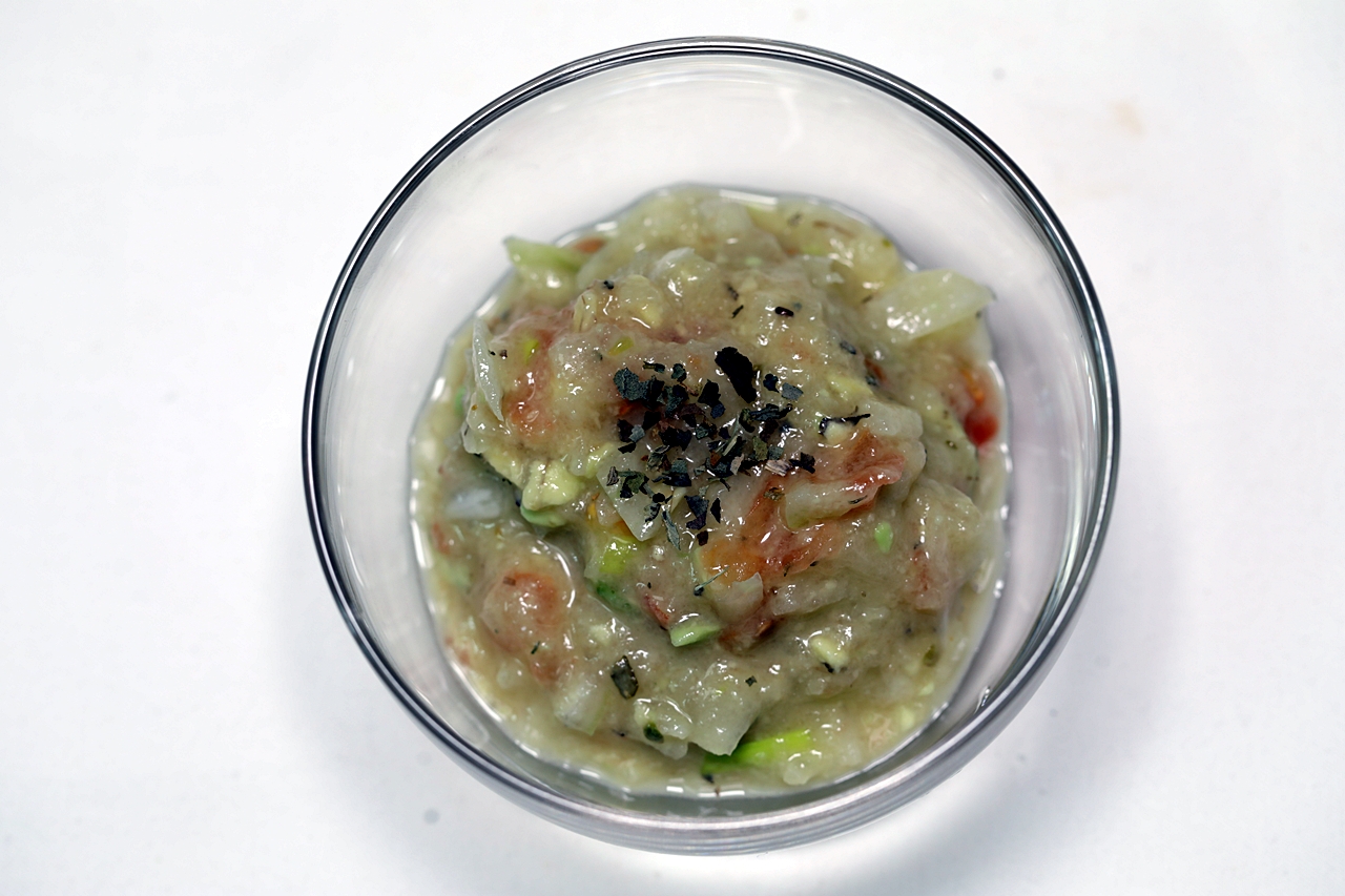 오븐에 구운 또띠아 칩과 아보카도 딥 만들기 6단계
