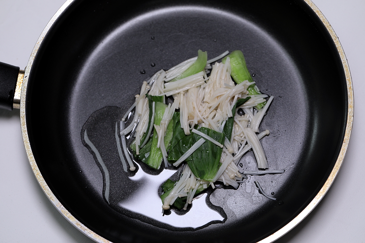 팽이버섯 야채볶음 만들기 4단계