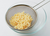 토마토샐러드라면 만들기 3단계