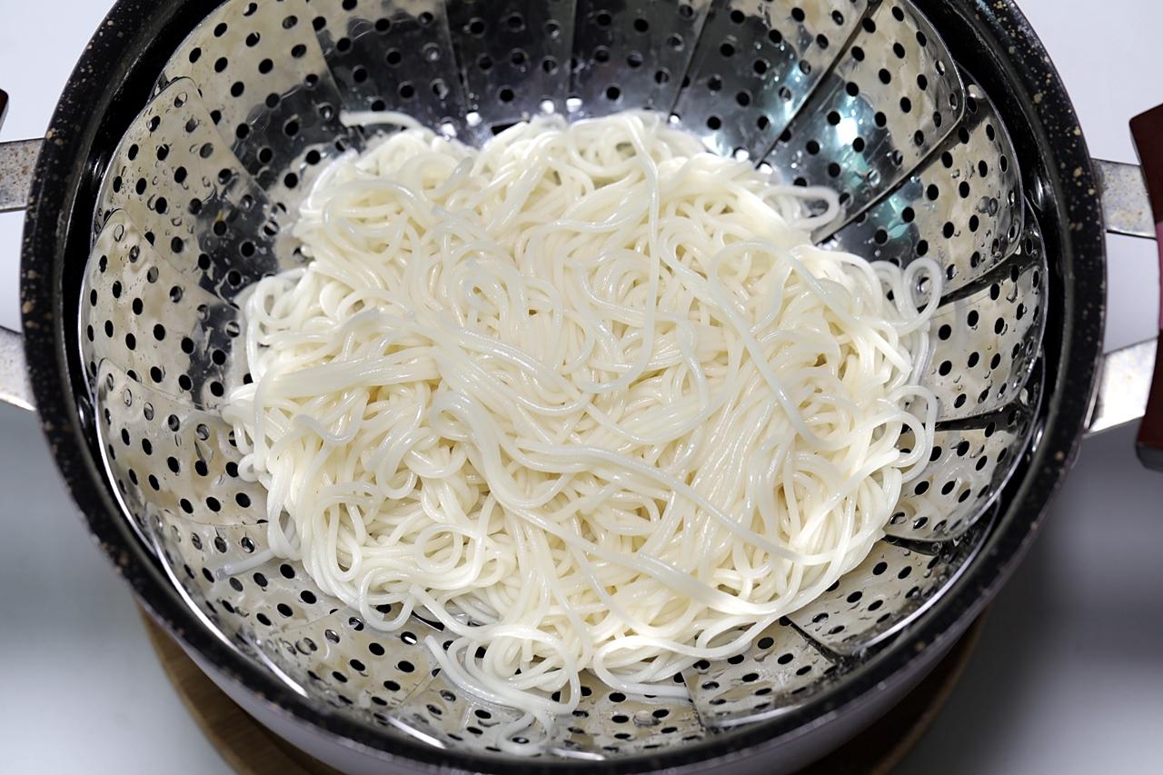 수박비빔국수와 수박고추장소스 만들기 3단계