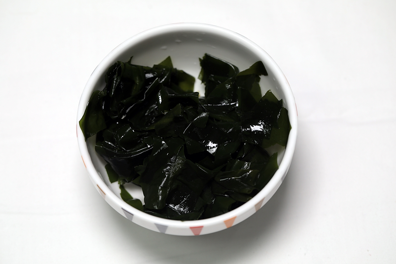 미역 조랭이 떡국 만들기 1단계